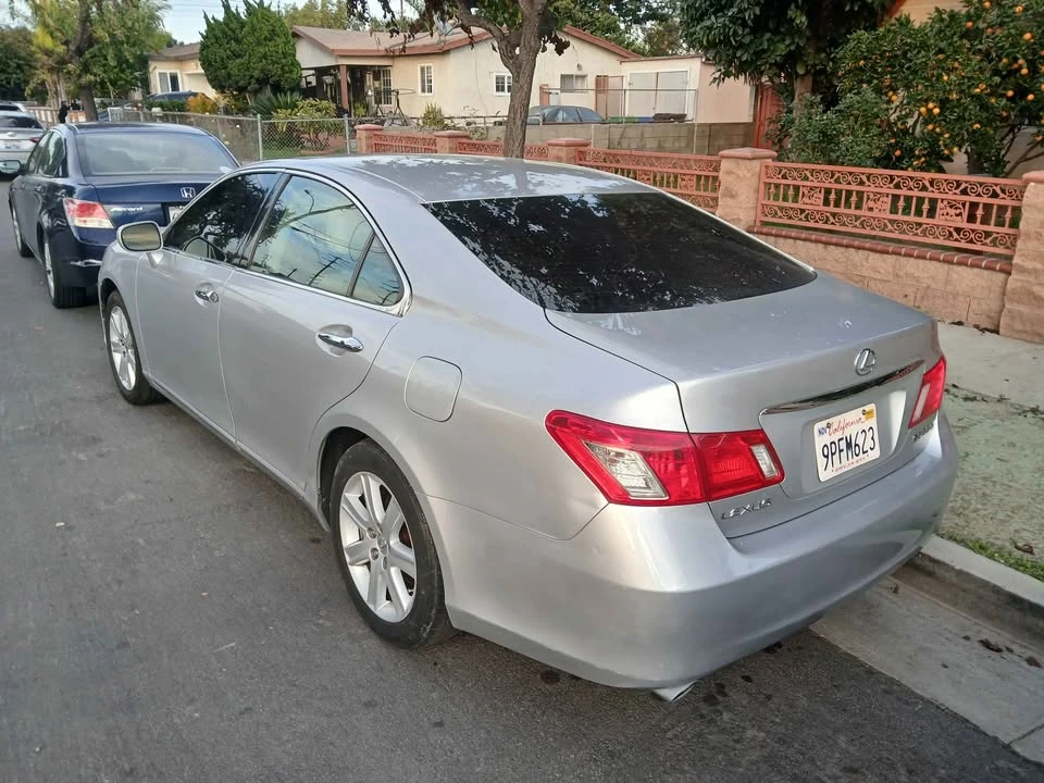 2010 Lexus ES 5th Gen - Image 3 of 8
