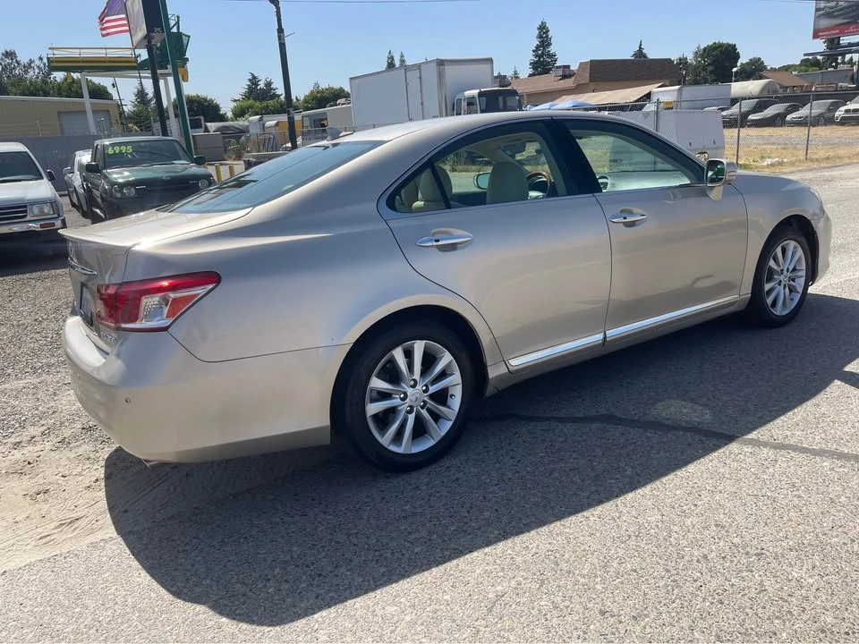 2010 Lexus ES 5th Gen - Image 7 of 15