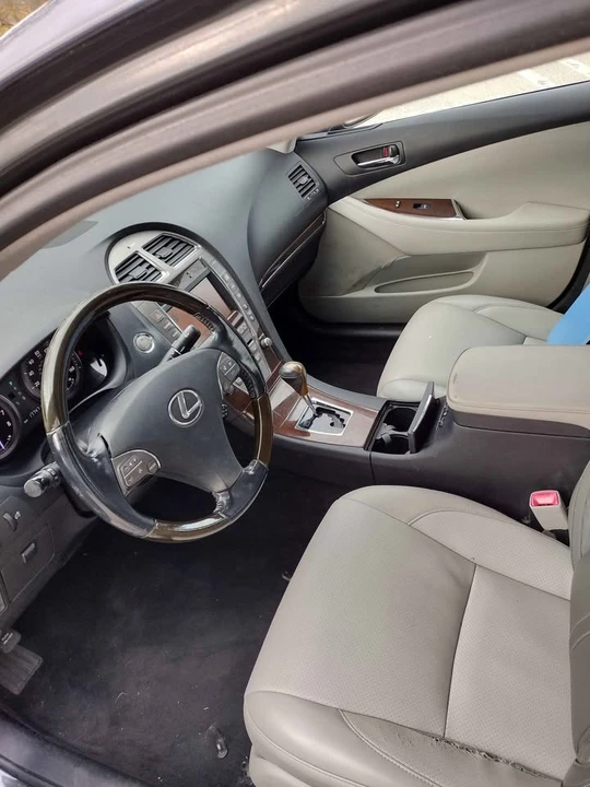 2010 Lexus ES 5th Gen - Image 9 of 12