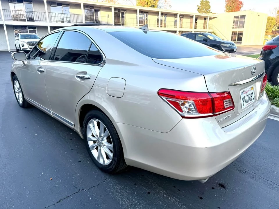 2010 Lexus ES 5th Gen - Image 4 of 15