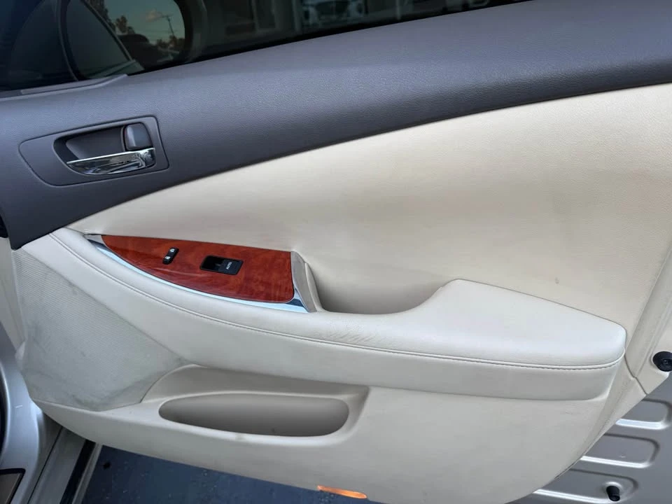 2010 Lexus ES 5th Gen - Image 11 of 15