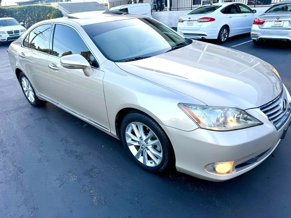 2010 Lexus ES 5th Gen - Image 8 of 15