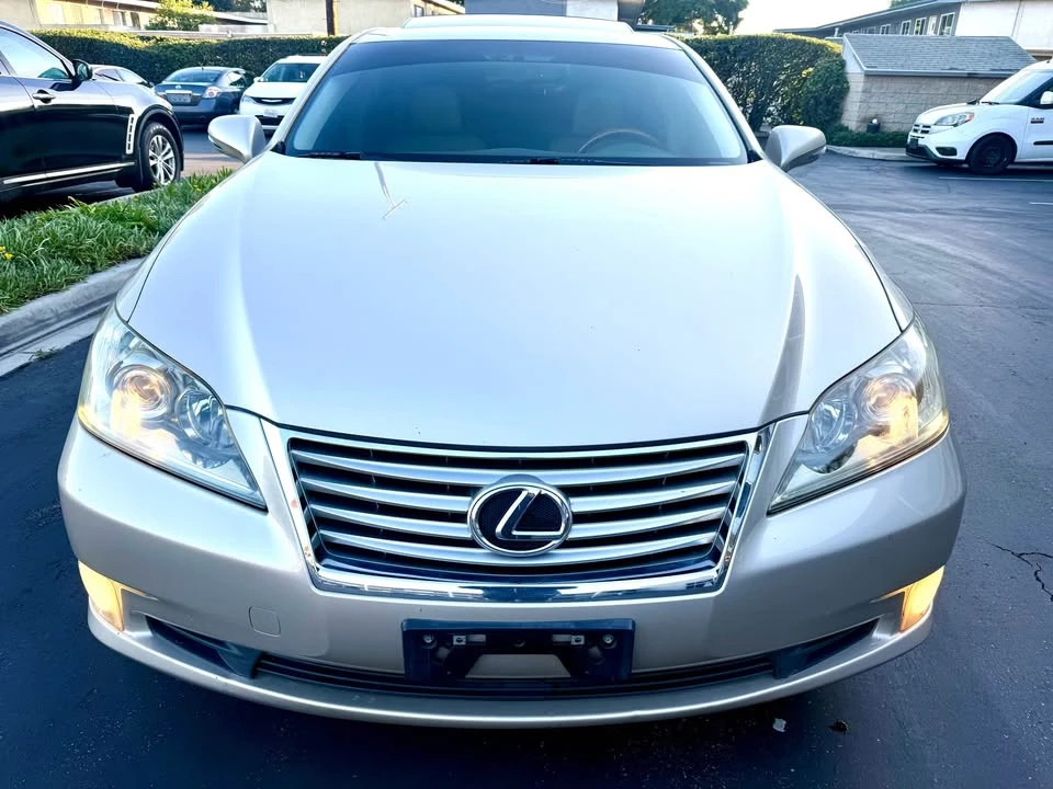 2010 Lexus ES 5th Gen - Image 2 of 15