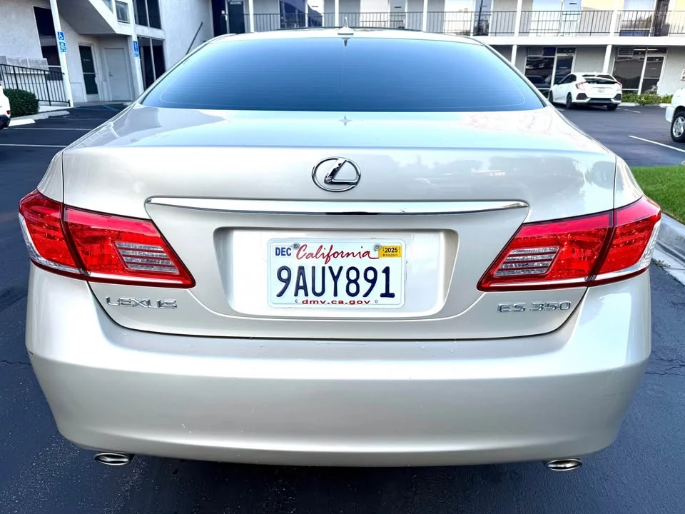 2010 Lexus ES 5th Gen - Image 5 of 15