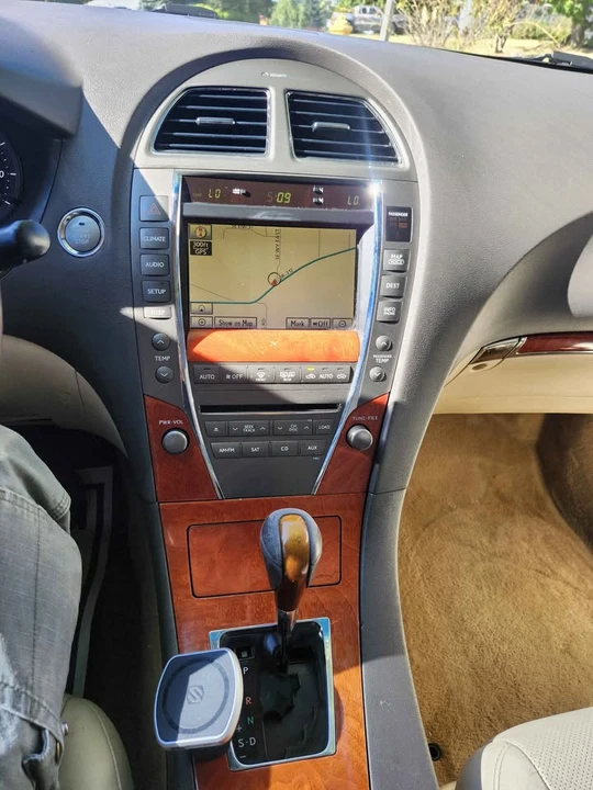 2010 Lexus ES 5th Gen - Image 4 of 10
