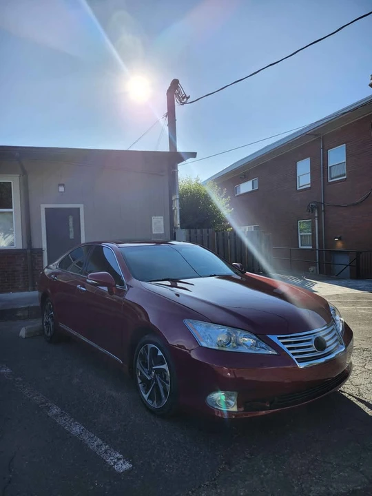 2010 Lexus ES 5th Gen - Image 2 of 10
