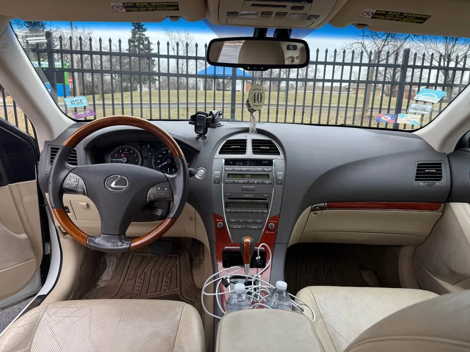 2010 Lexus ES 5th Gen - Image 5 of 7