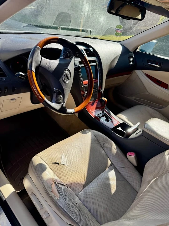 2010 Lexus ES 5th Gen - Image 8 of 11