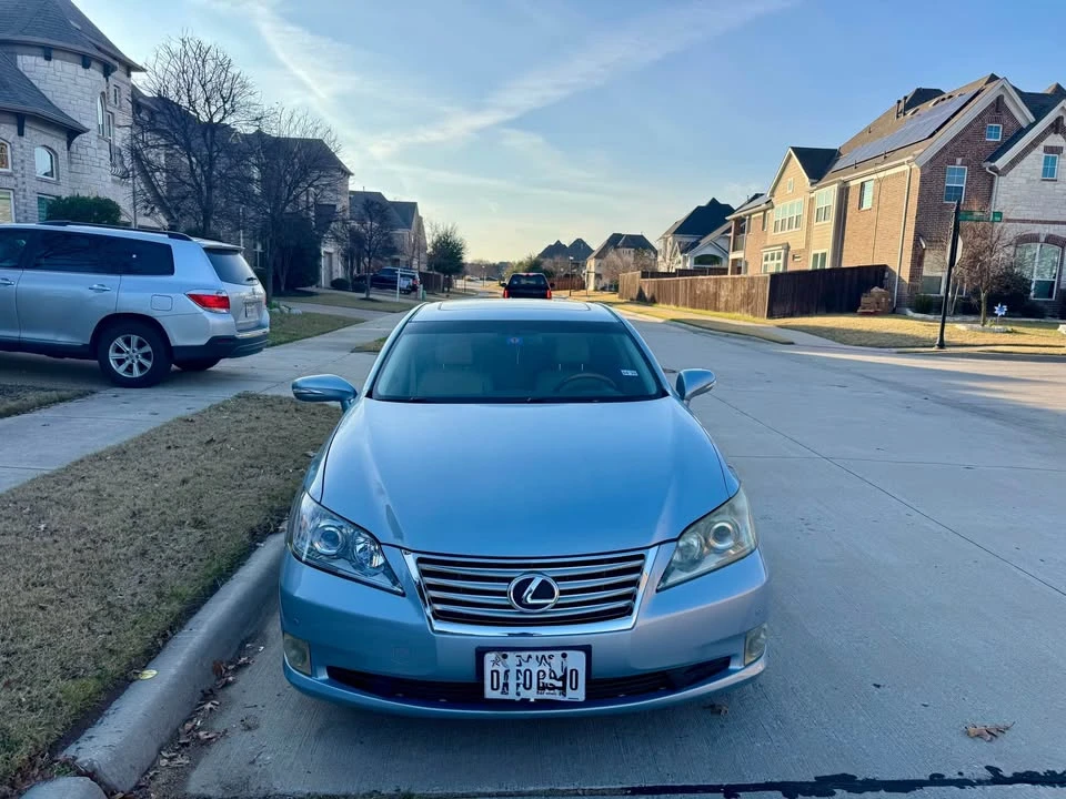 2010 Lexus ES 5th Gen - Image 2 of 11
