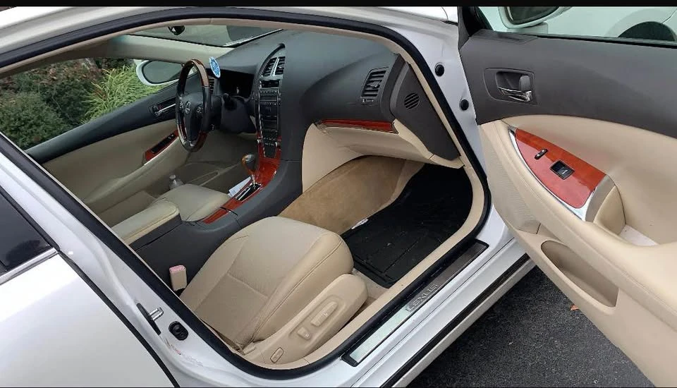 2010 Lexus ES 5th Gen - Image 5 of 7