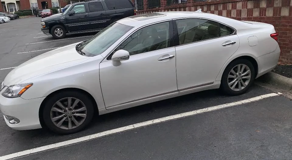 2010 Lexus ES 5th Gen - Image 3 of 7