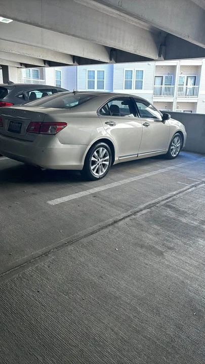 2010 Lexus ES 5th Gen - Image 4 of 15