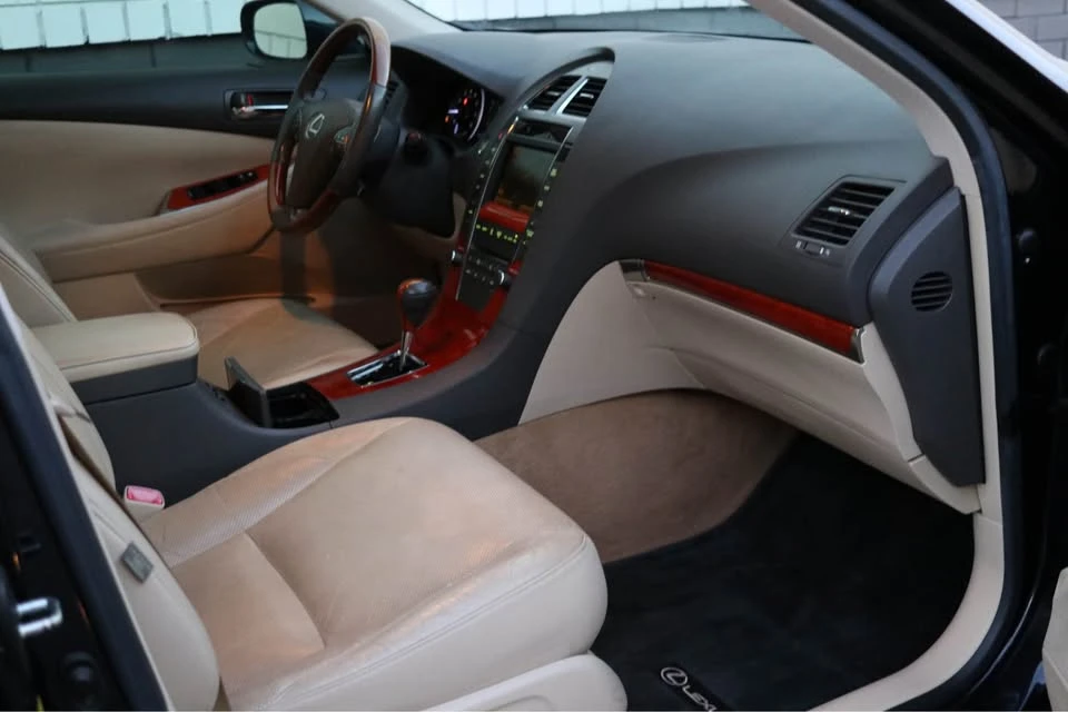 2010 Lexus ES 5th Gen - Image 12 of 19
