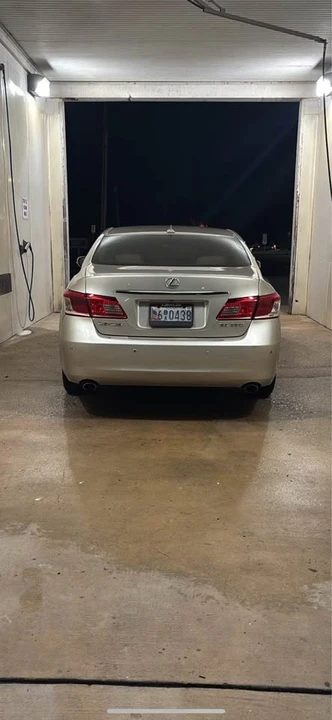 2010 Lexus ES 5th Gen - Image 3 of 15
