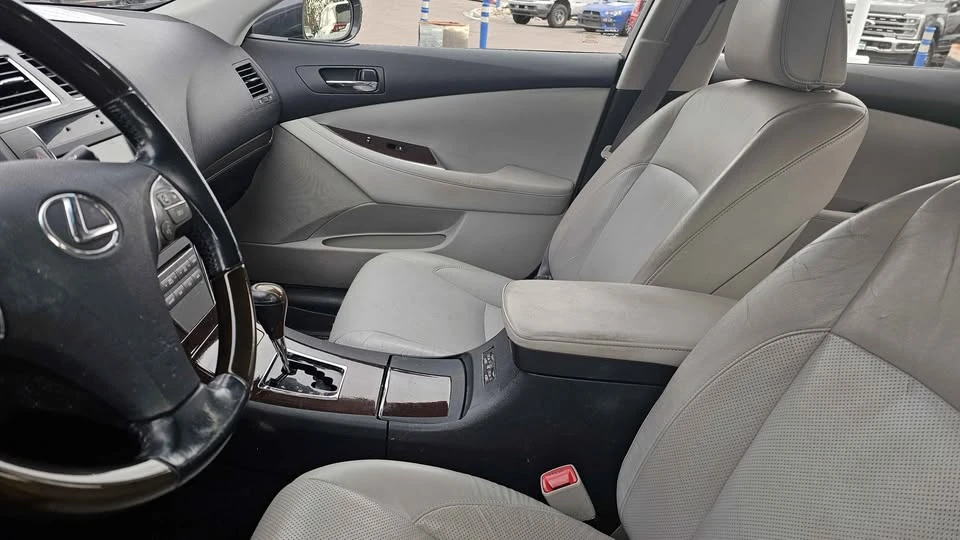 2010 Lexus ES 5th Gen - Image 5 of 6