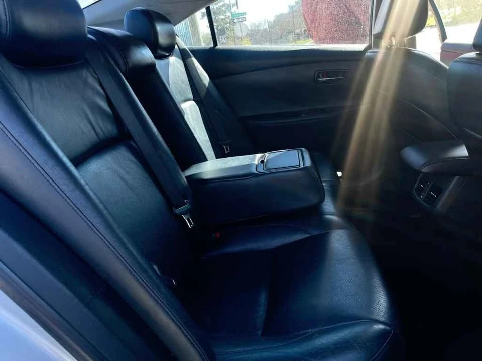 2010 Lexus ES 4th Gen - Image 11 of 13