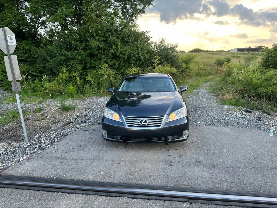 2010 Lexus ES 5th Gen - Image 3 of 12
