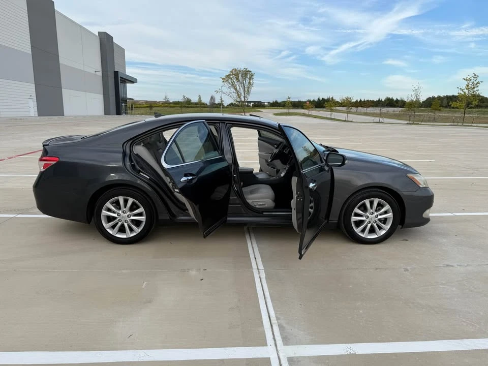 2010 Lexus ES 4th Gen - Image 5 of 18