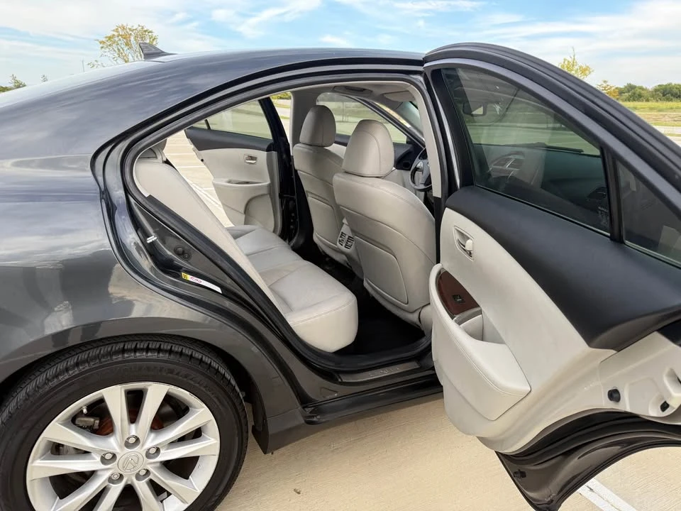 2010 Lexus ES 4th Gen - Image 8 of 18