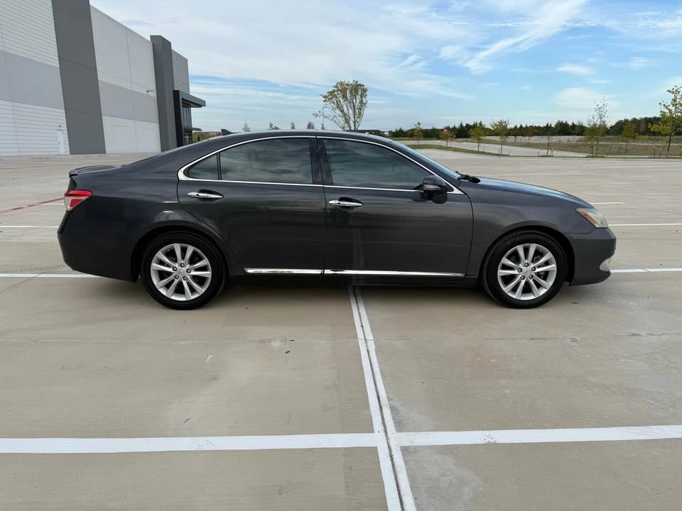 2010 Lexus ES 4th Gen - Image 3 of 18