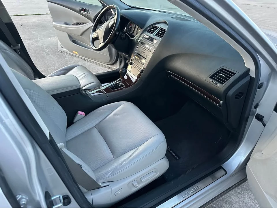 2010 Lexus ES 5th Gen - Image 4 of 6