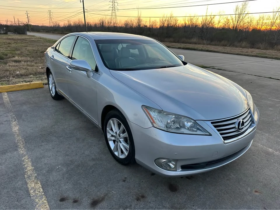2010 Lexus ES 5th Gen - Image 2 of 6