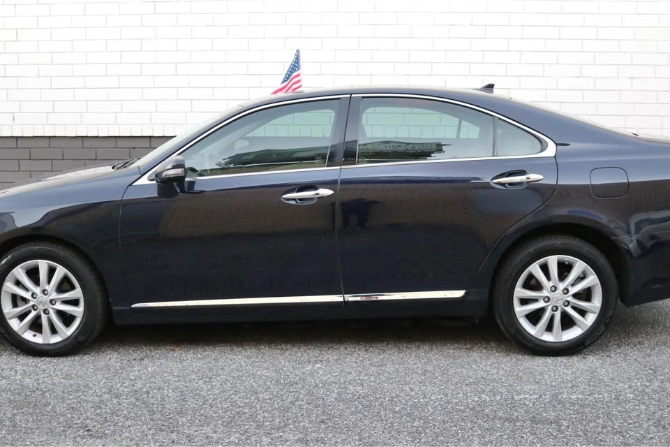 2010 Lexus ES 5th Gen - Image 3 of 19