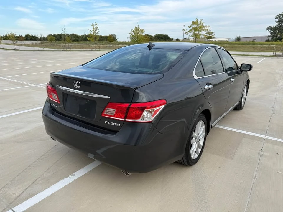 2010 Lexus ES 4th Gen - Image 11 of 18