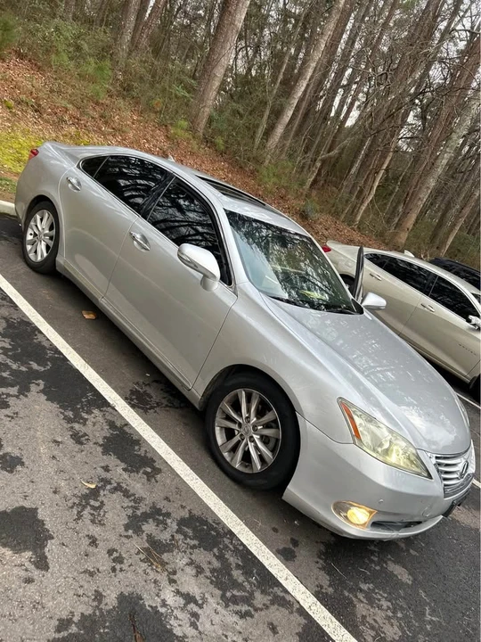 2010 Lexus ES 4th Gen - Image 2 of 6