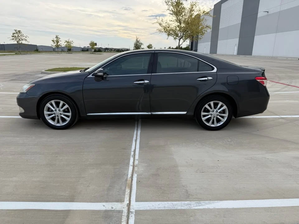 2010 Lexus ES 4th Gen - Image 4 of 18