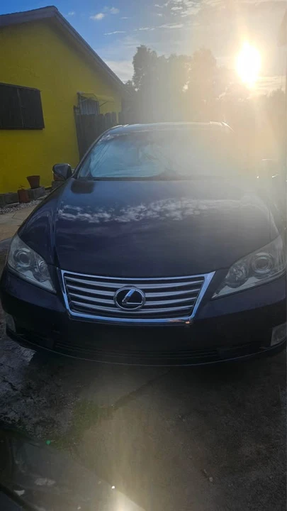 2010 Lexus ES 4th Gen - Image 2 of 20
