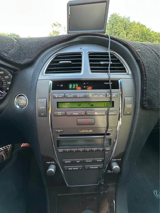 2010 Lexus ES 4th Gen - Image 18 of 20