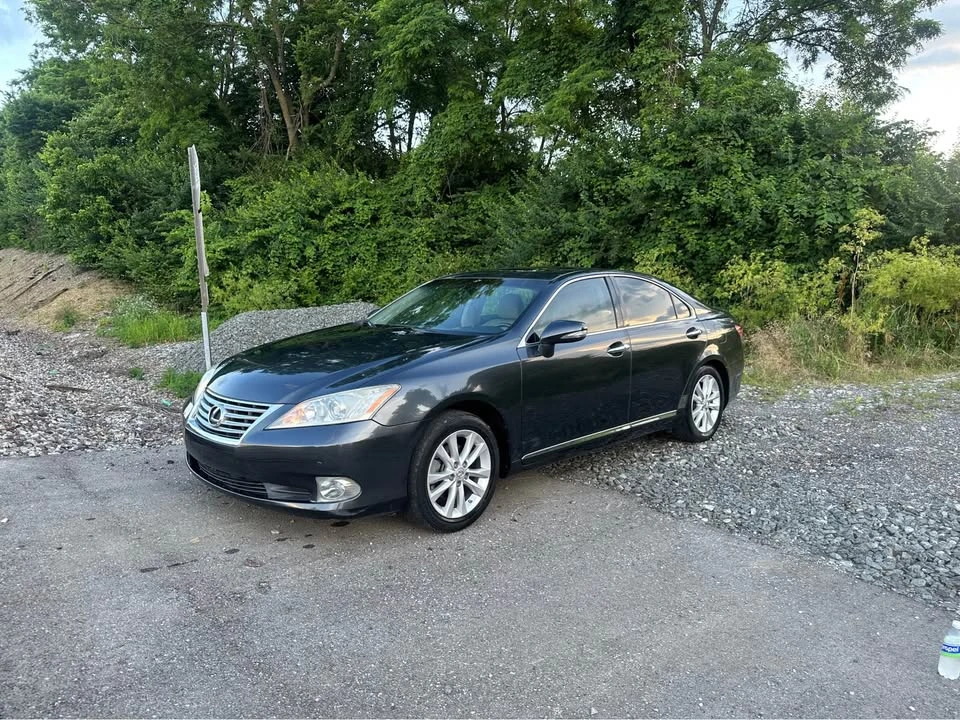 2010 Lexus ES 5th Gen - Image 2 of 12