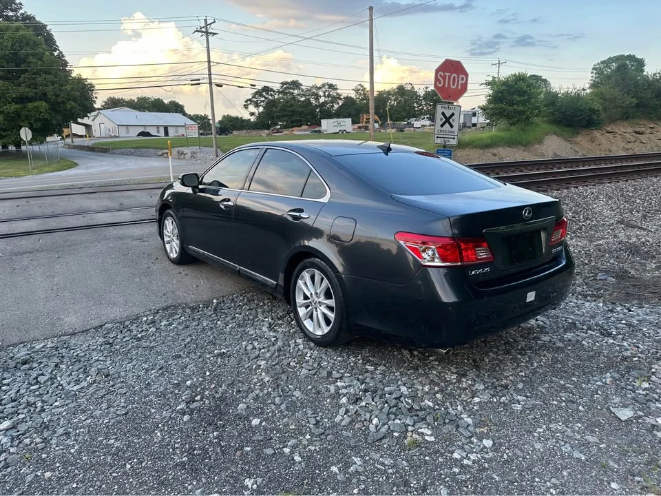 2010 Lexus ES 5th Gen - Image 8 of 12