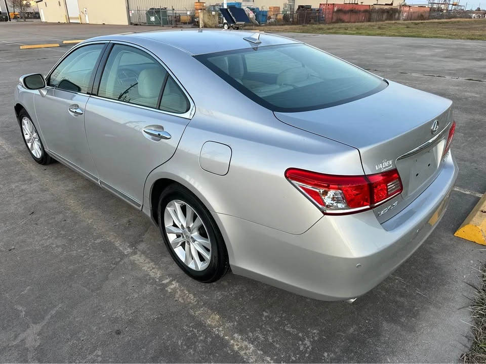 2010 Lexus ES 5th Gen - Image 3 of 6