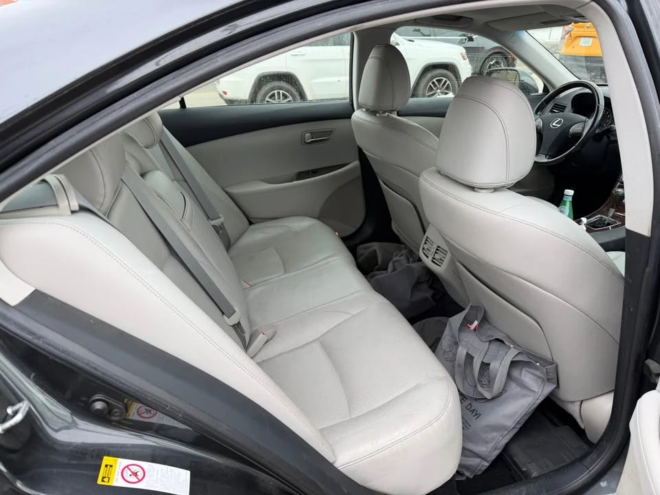 2010 Lexus ES 4th Gen - Image 7 of 15