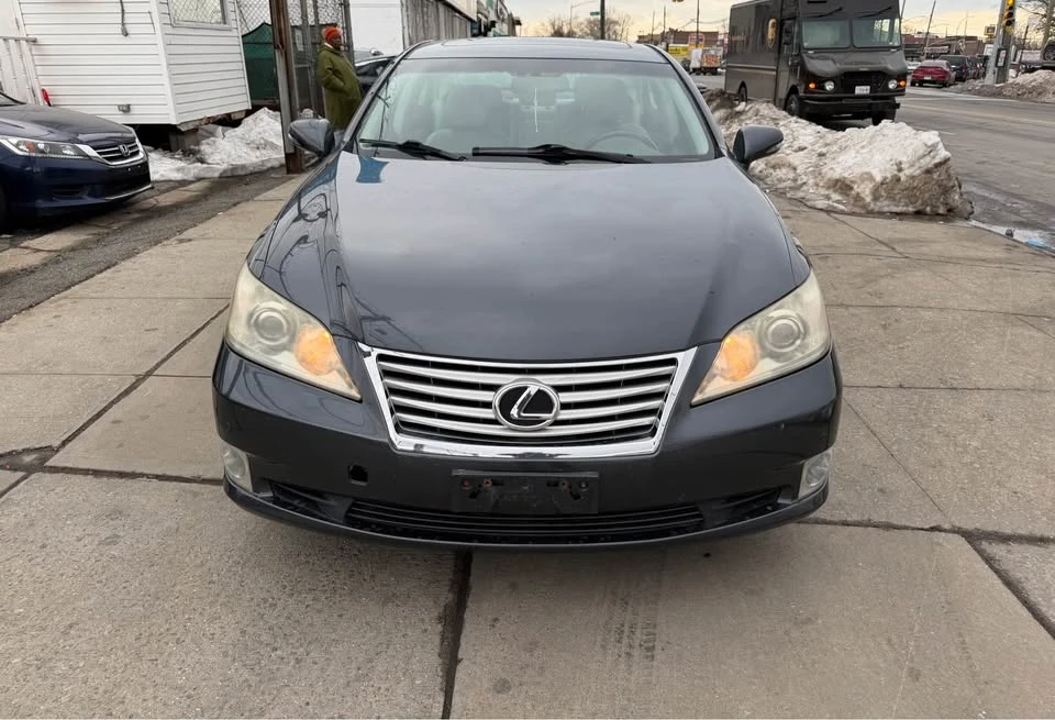 2010 Lexus ES 4th Gen - Image 2 of 15