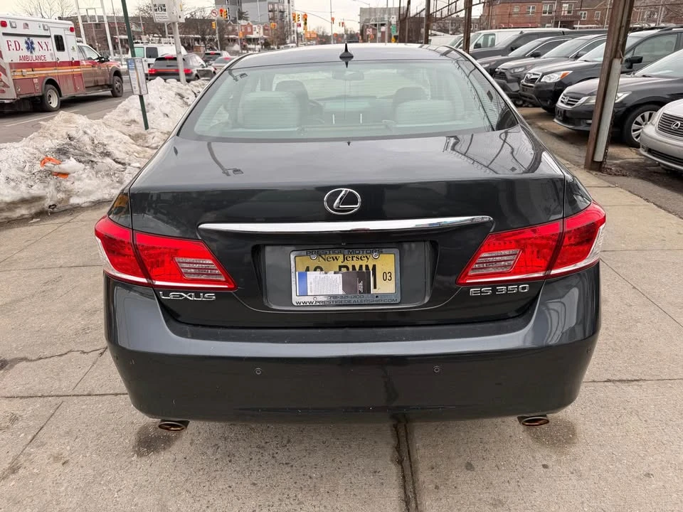 2010 Lexus ES 4th Gen - Image 5 of 15