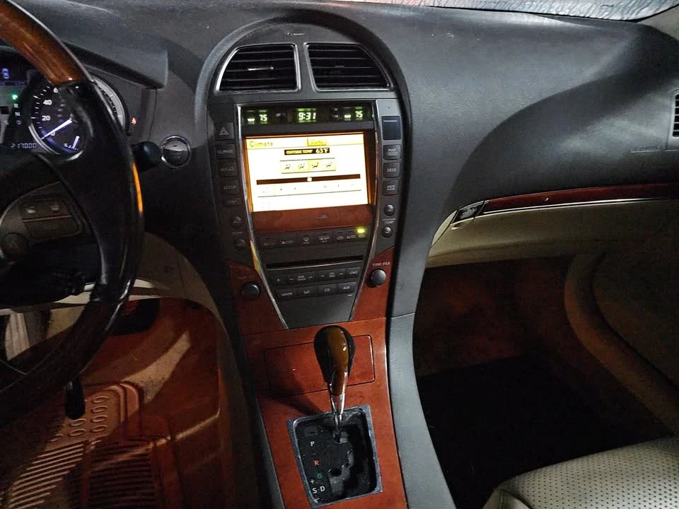 2010 Lexus ES 5th Gen - Image 11 of 12