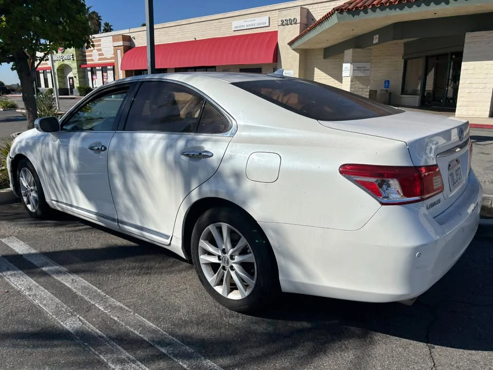 2010 Lexus ES 5th Gen - Image 3 of 12
