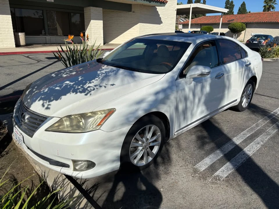2010 Lexus ES 5th Gen - Image 2 of 12