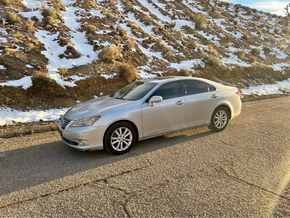 2010 Lexus ES 5th Gen - Image 2 of 18