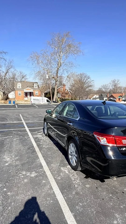 2010 Lexus ES 5th Gen - Image 3 of 14