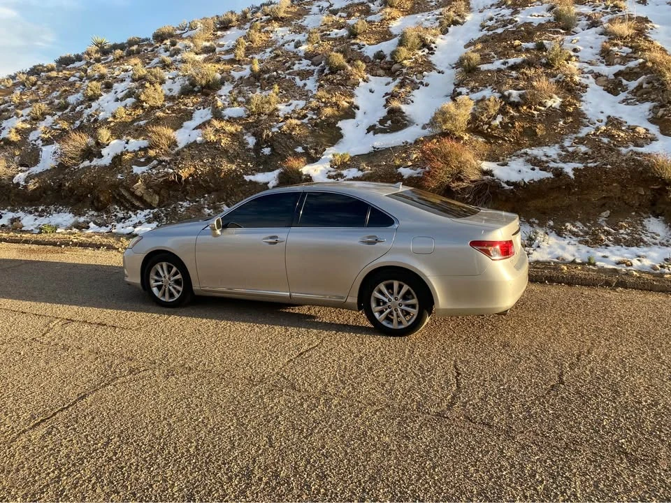 2010 Lexus ES 5th Gen - Image 3 of 18