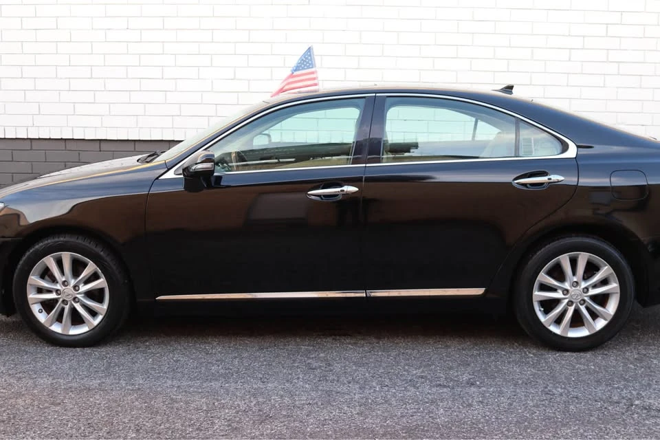 2010 Lexus ES 5th Gen - Image 3 of 19