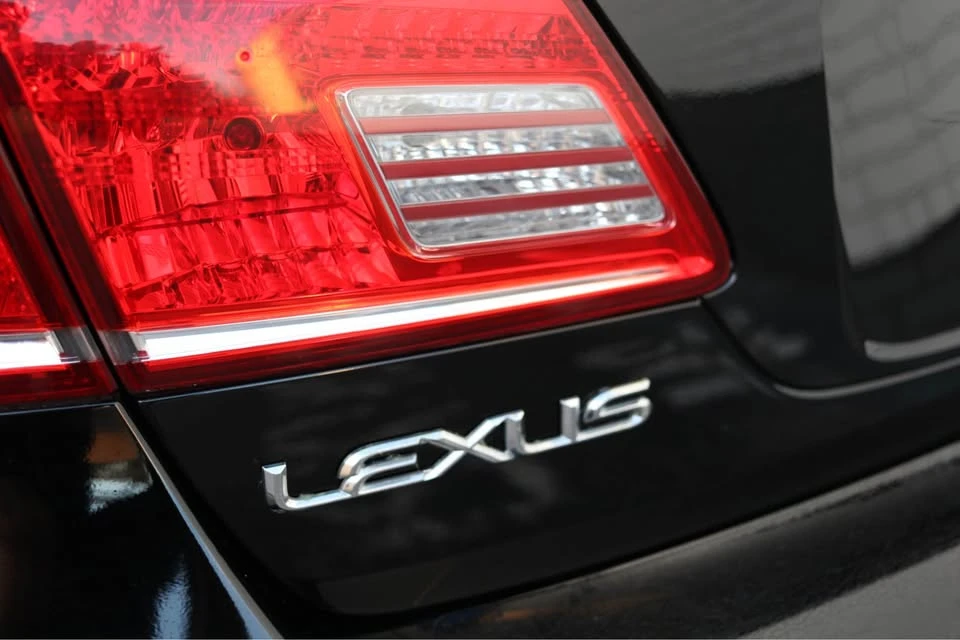 2010 Lexus ES 5th Gen - Image 9 of 19