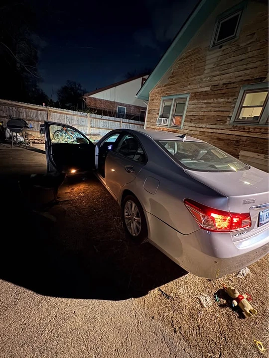 2010 Lexus ES 5th Gen - Image 3 of 7
