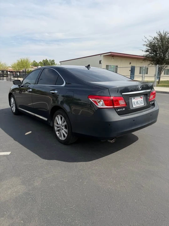 2010 Lexus ES 5th Gen - Image 3 of 12