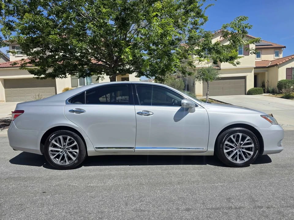 2010 Lexus ES 5th Gen - Image 4 of 14