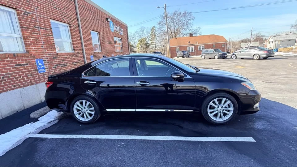 2010 Lexus ES 5th Gen - Image 3 of 18